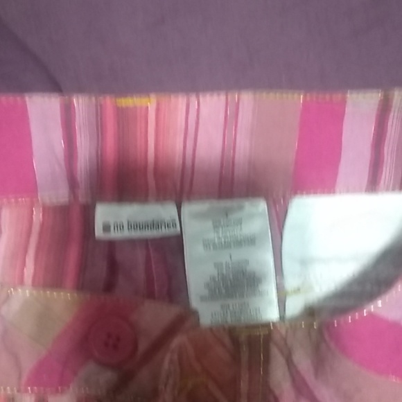 Brand New No Boundaries size 1 plaid shorts - Picture 2 of 2